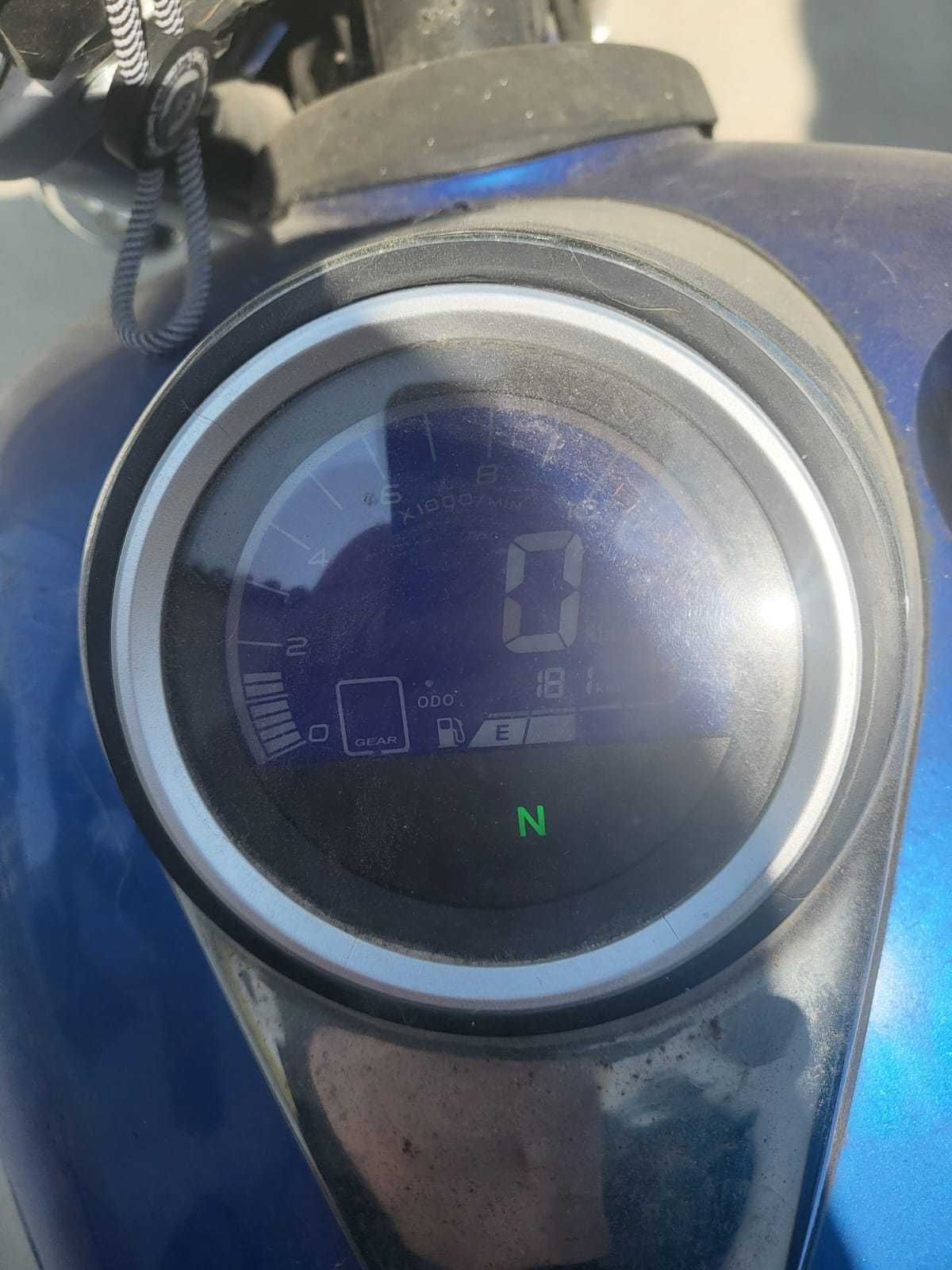 MOTO Renegate de Luxe 125
