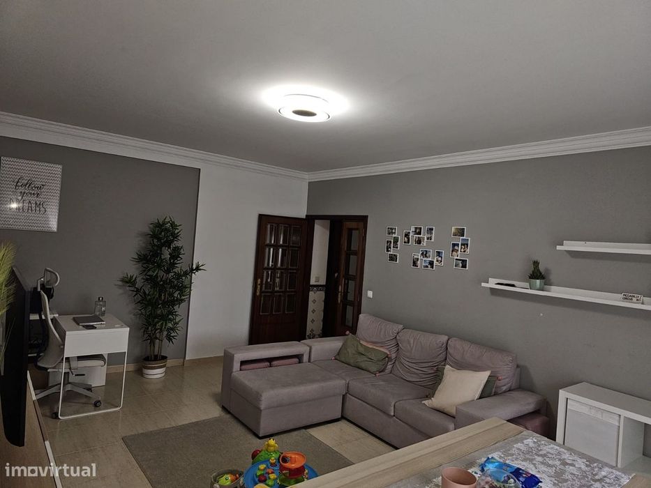 Arrenda-se T2 com garagem