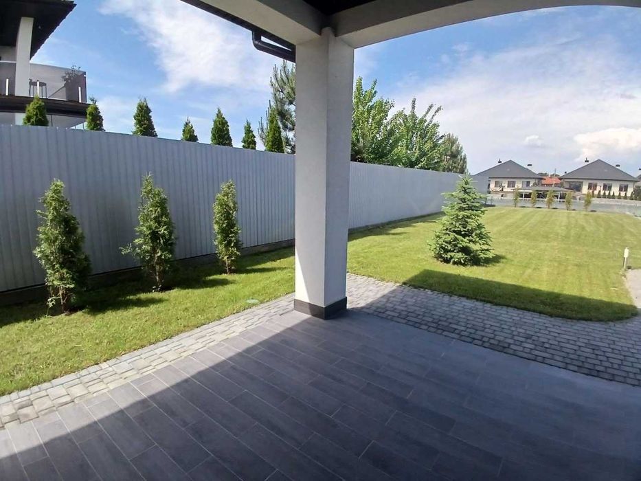 Продам новий будинок на березі озера з бассейном в КГ Міжріччя