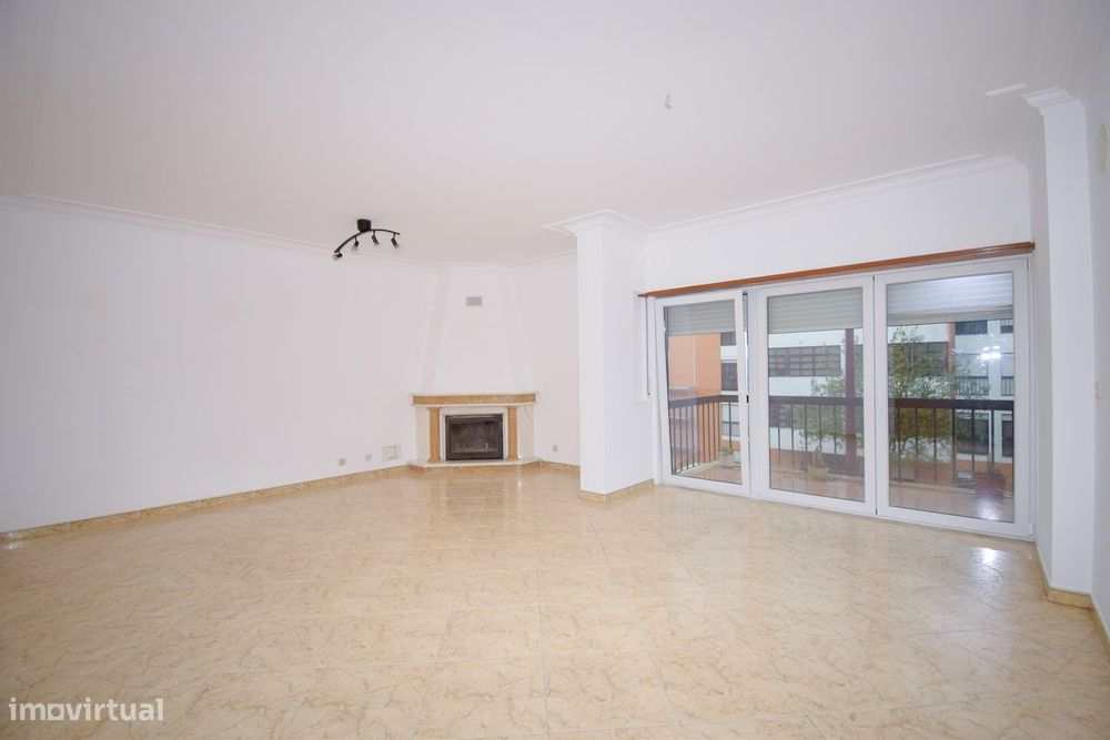 Arrendamento T1 C/Box em Porto Salvo - Oeiras