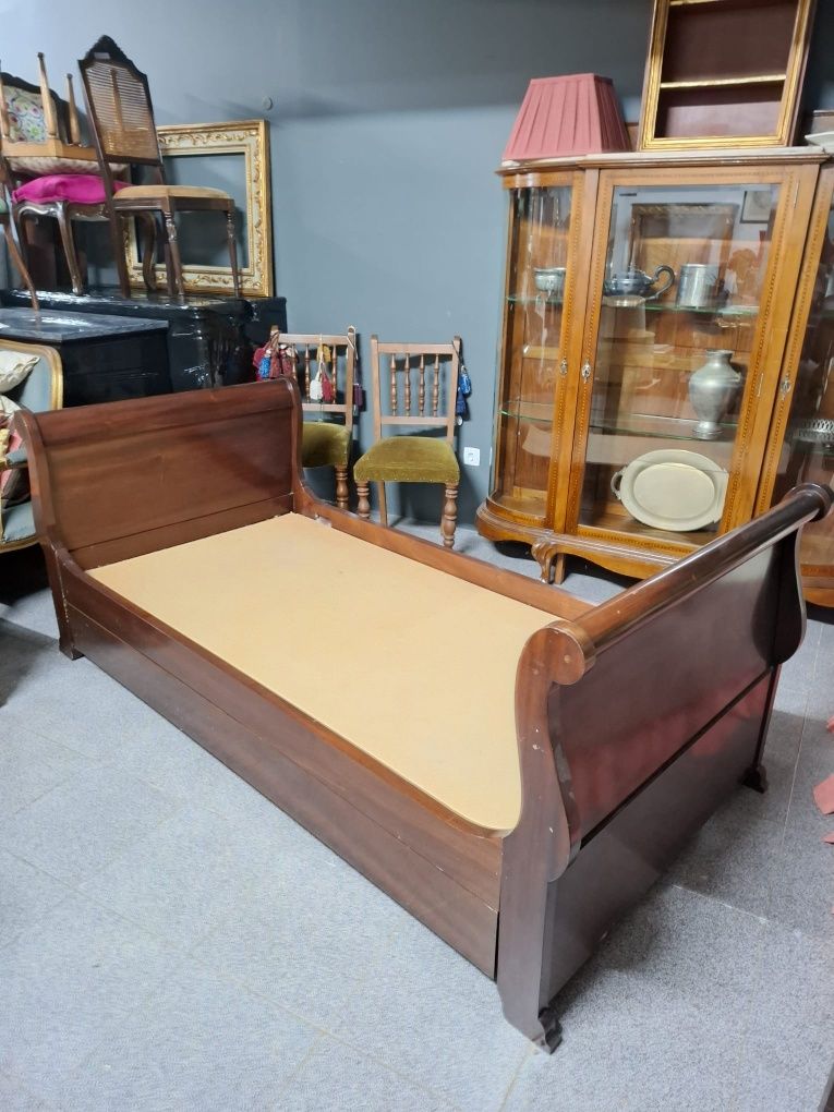 Cama barco. Oferecemos a entrega.