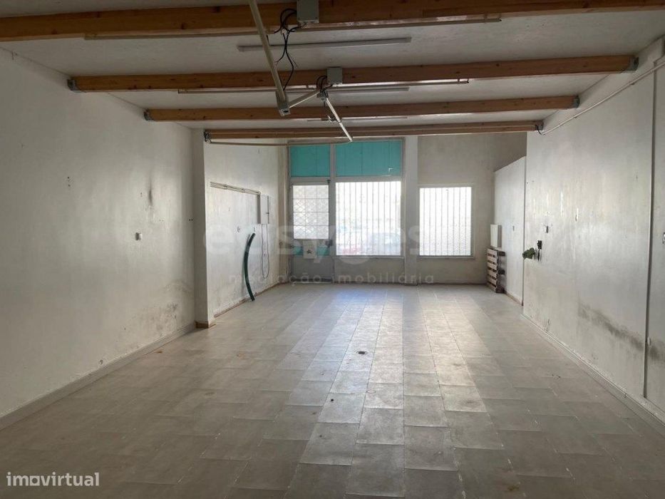 Loja comercial para investimento em Loures
