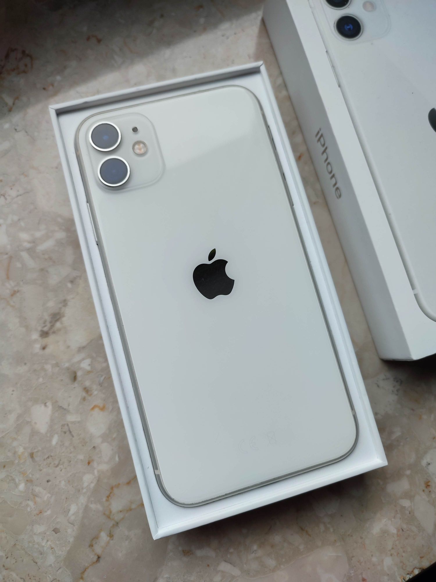 Powystawowy Apple iPhone 11 64GB Biały | Świetny stan | Smartfon