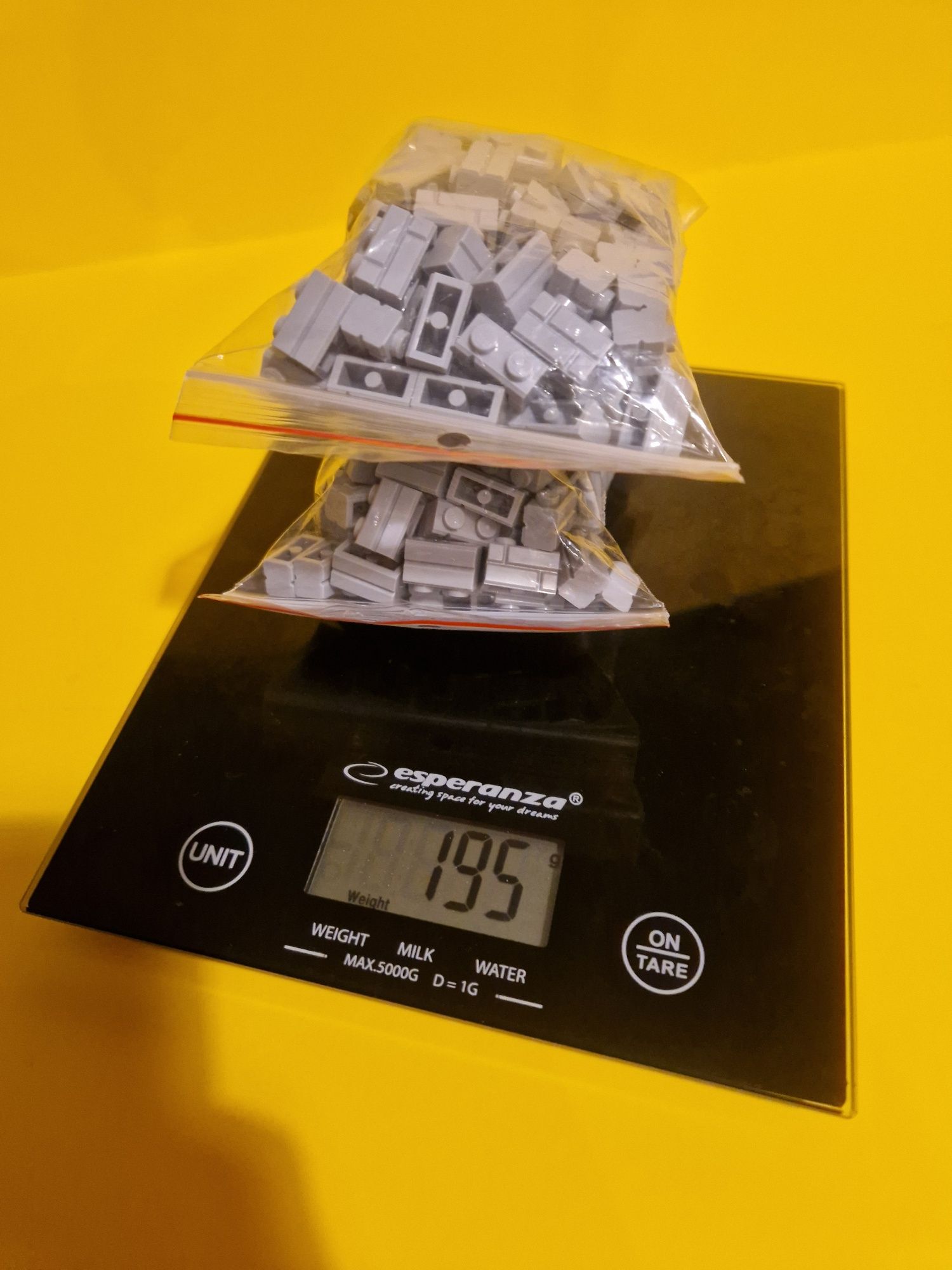 Witam mam na sprzedaż elementy lego