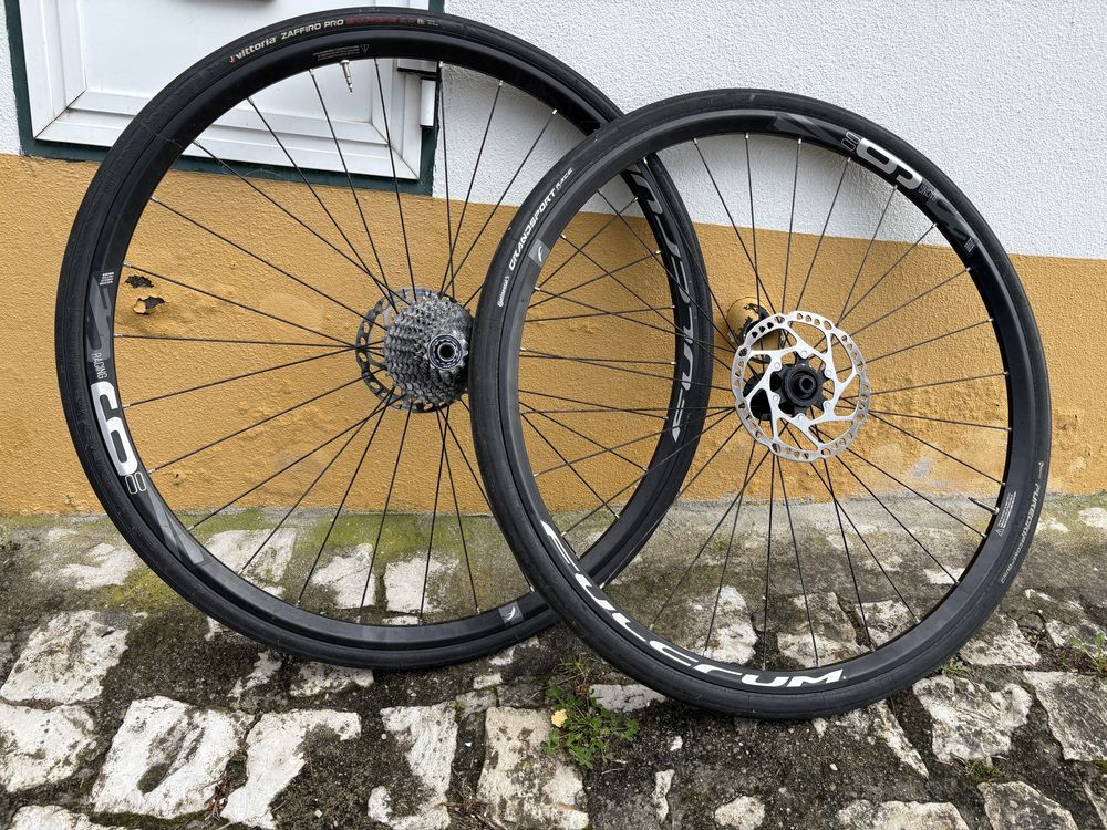 Bicicleta de estrada coluer Invicta carbono