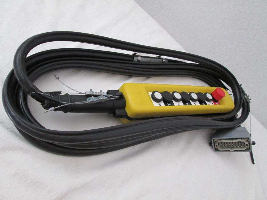 Comando com cabo marca Telemecanic