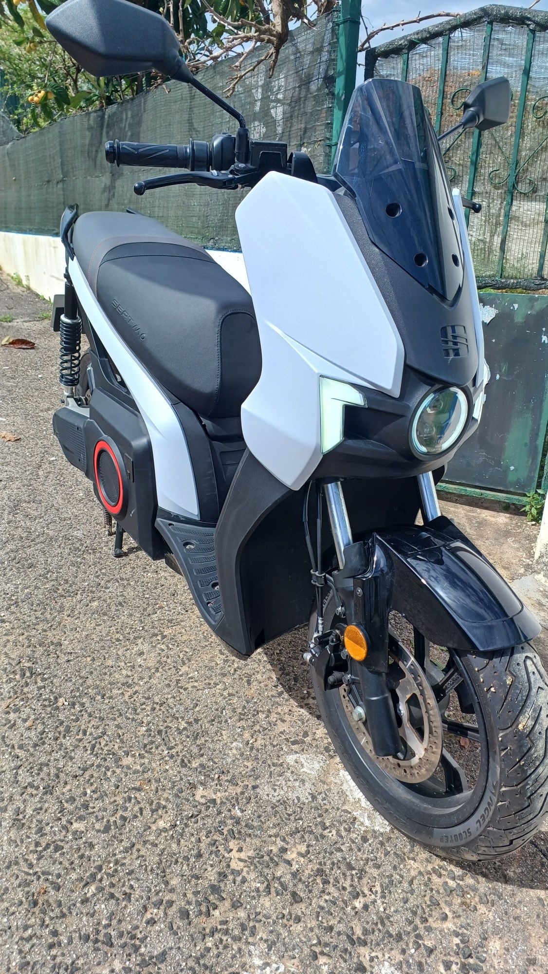 Seat MÓ 125 Elétrica | Abril 2024 | 5.000 km | 4.000€