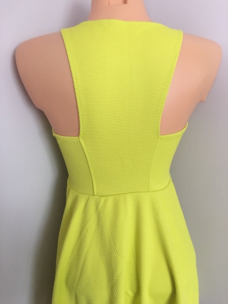 Nowa limonkowa sukienka kloszowana