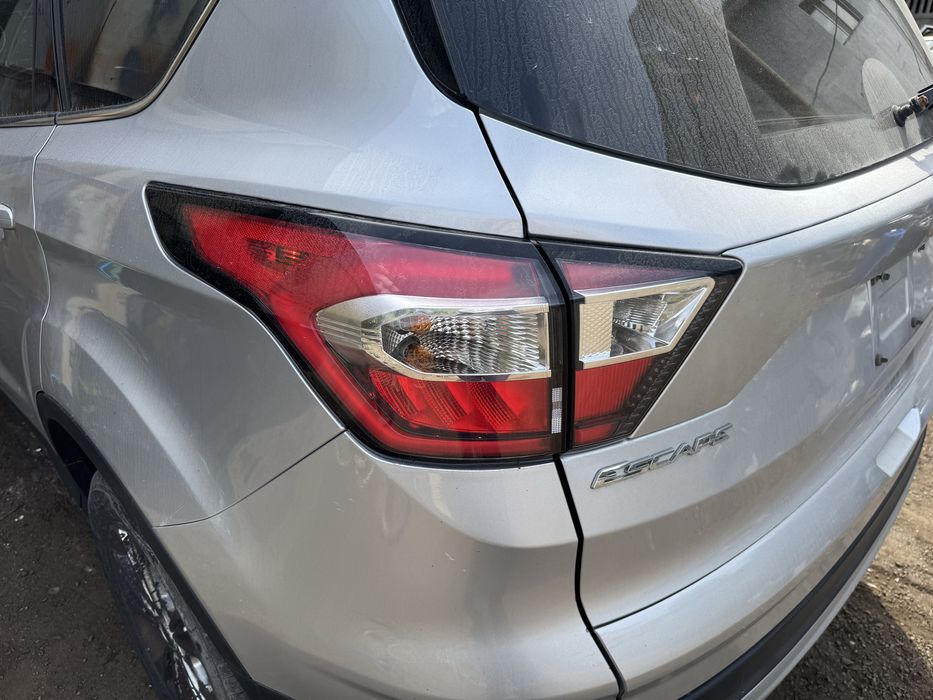 Ford escape стоп в ляду в крило форд ескейп в крило в ляду стоп фара