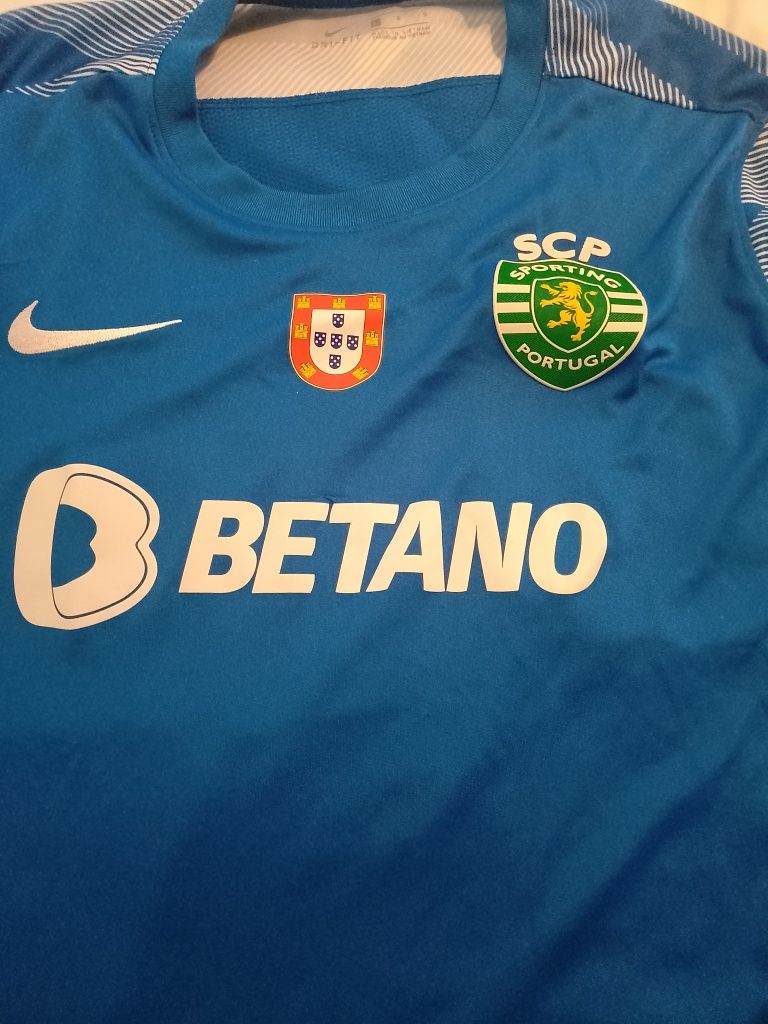 Camisola do Sporting assinada por o guarda redes André paulo