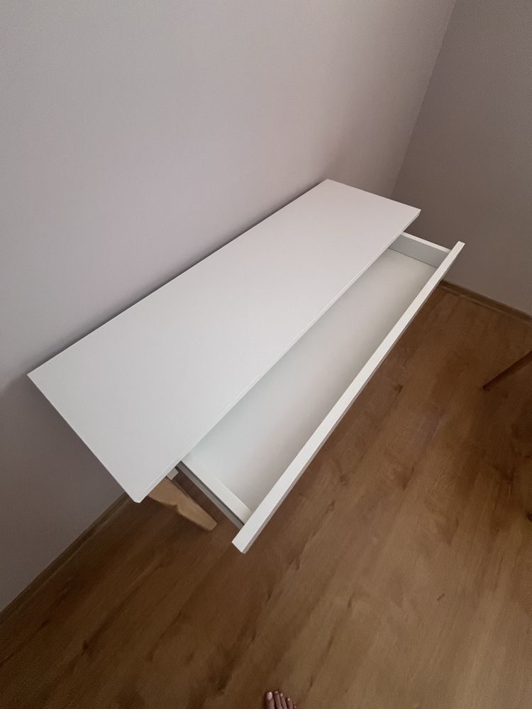 Konsola toaletka biała wąska jak nowa