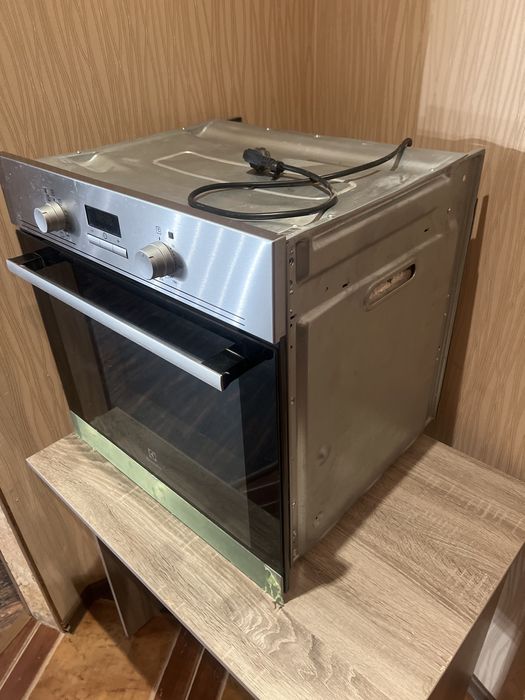 электролюкс духова шафа ЕЕВ4230pox і витяжка