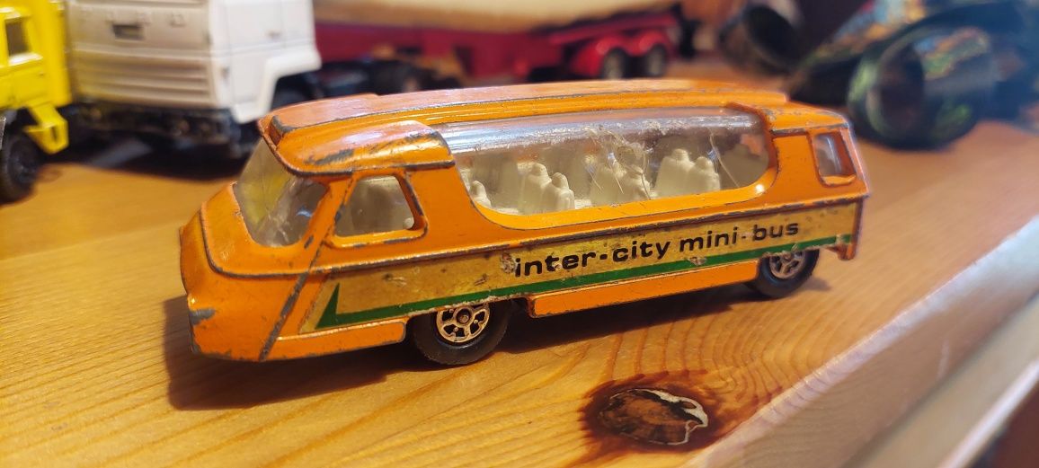 Oryginalny Mini Bus firmy Corgi