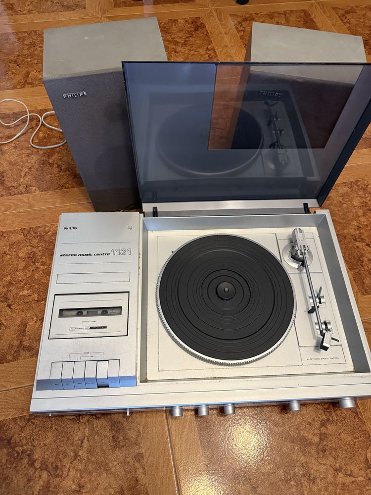 Gira-discos Philips 1131 c/ coluna