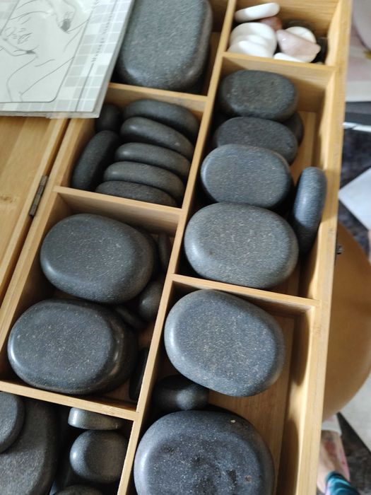 Kamienie bazaltowe 64szt do masażu + podgrzewacz