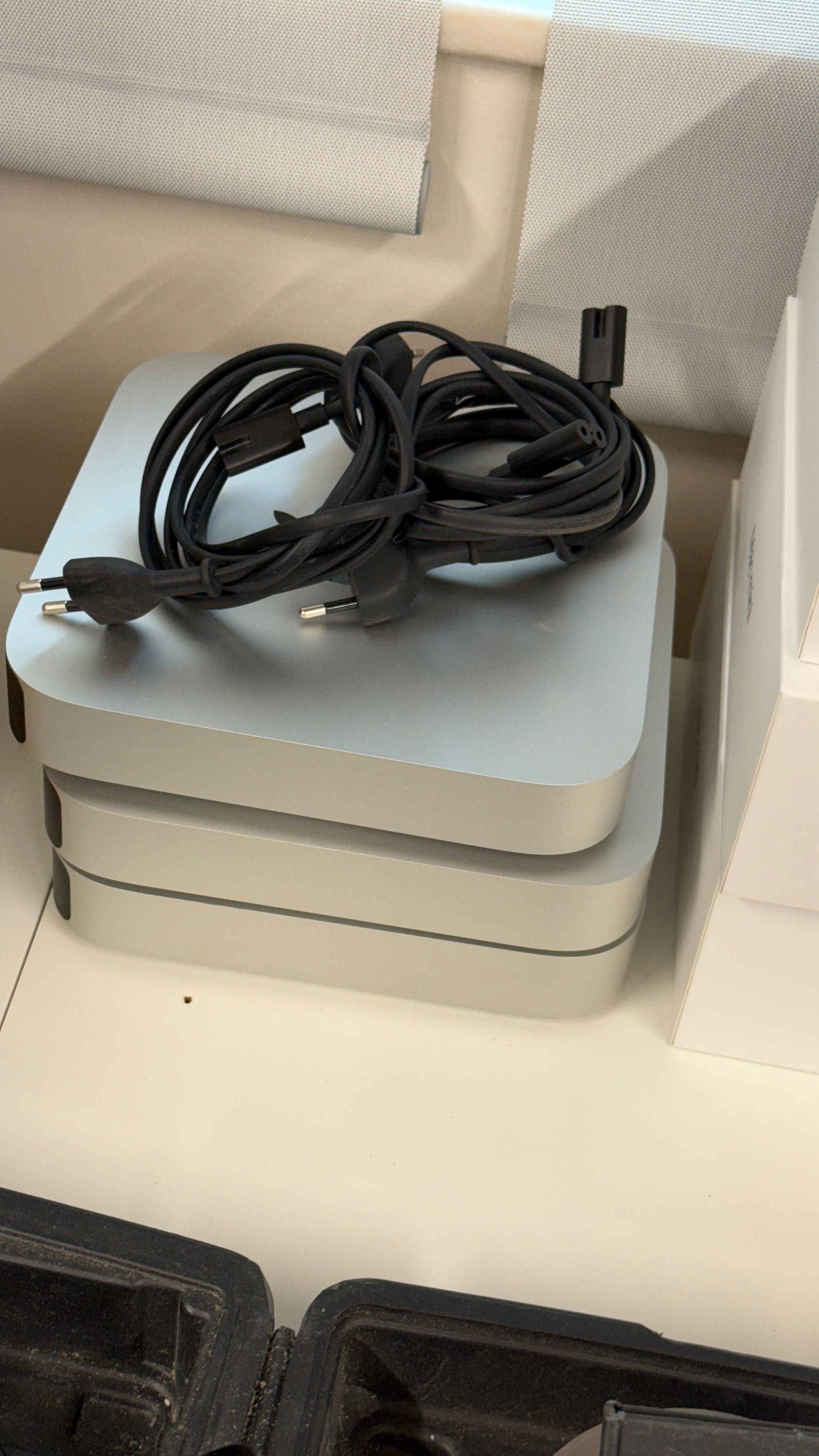 Mac mini Apple M1 - RAM: 8 GB - 256 GB SSD com Caixa e Fatura