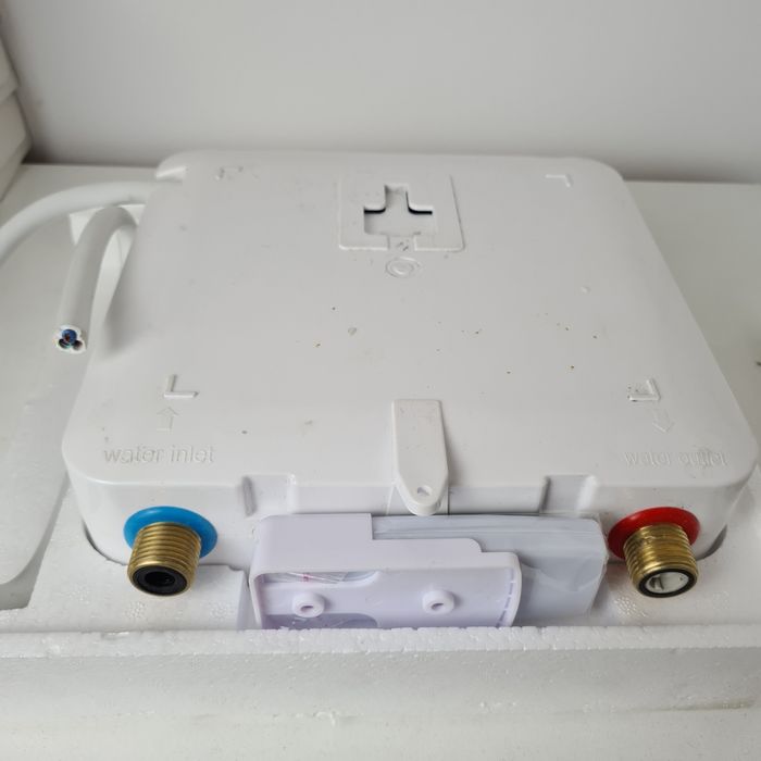 Електричний проточний водонагрівач 7500 ват