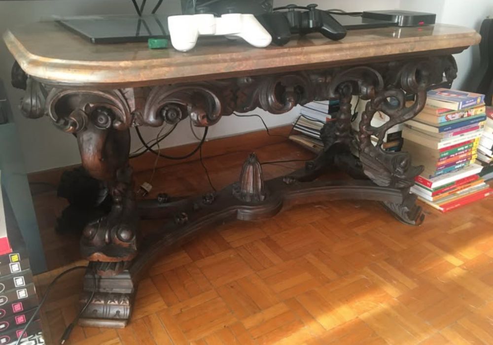 Mesa vintage com 40 anos