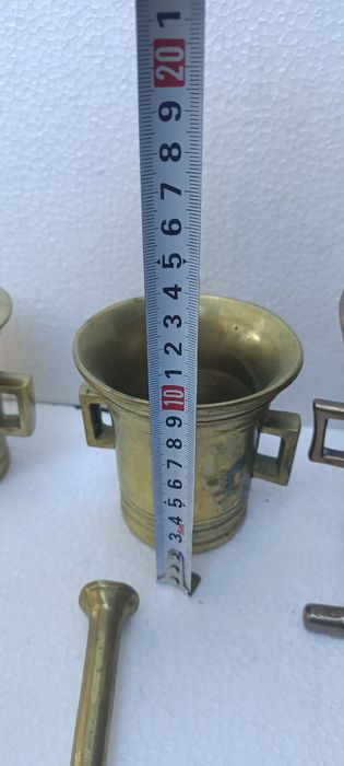 Moździerz wraz z pałkami z grubego mosiądzu