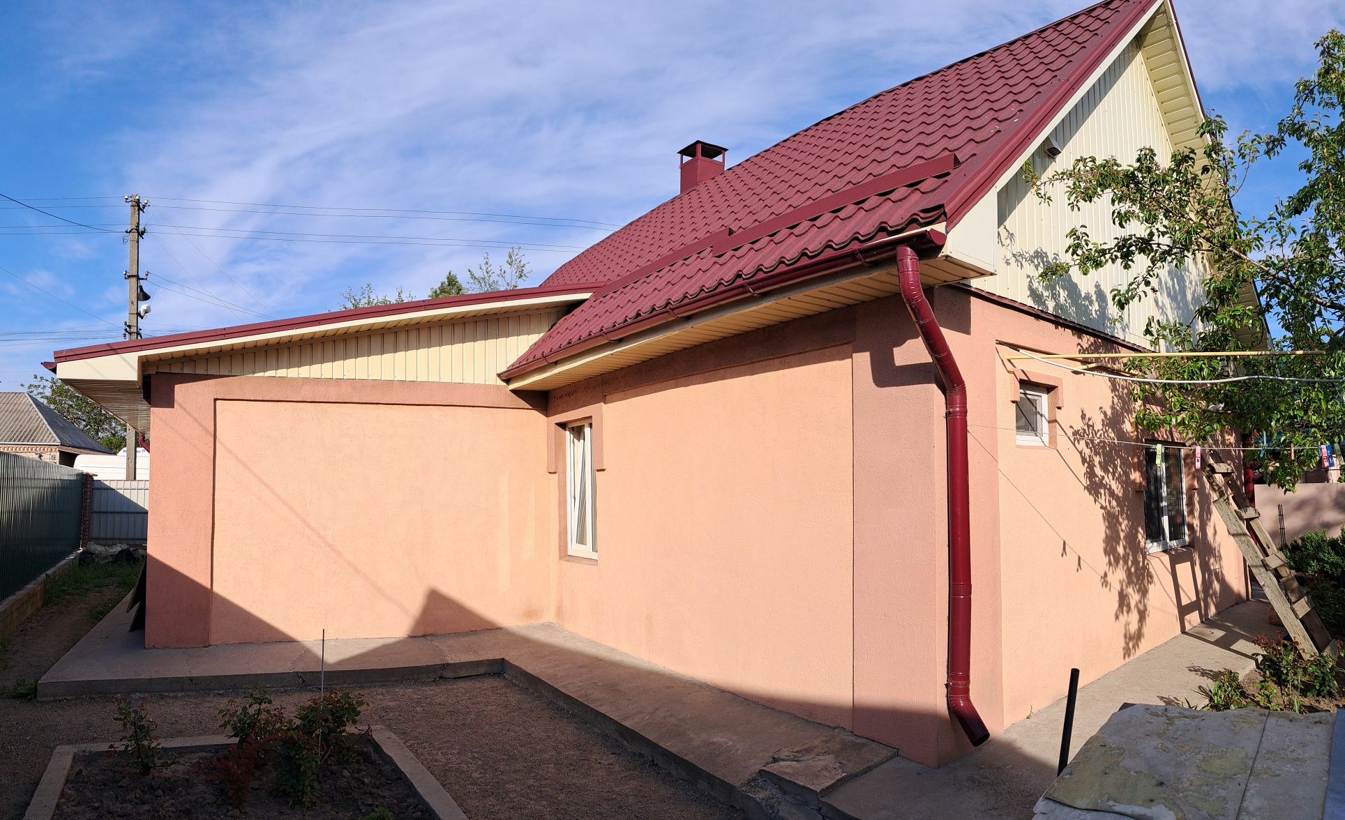Продам дом со своим берегом и басейном в г.Самар (Новомосковск)