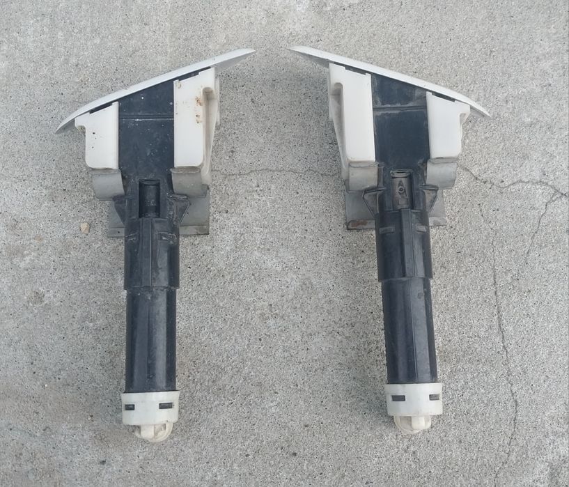 Форсунки Омивачів фар з Мазди 3,6.Cx3,5