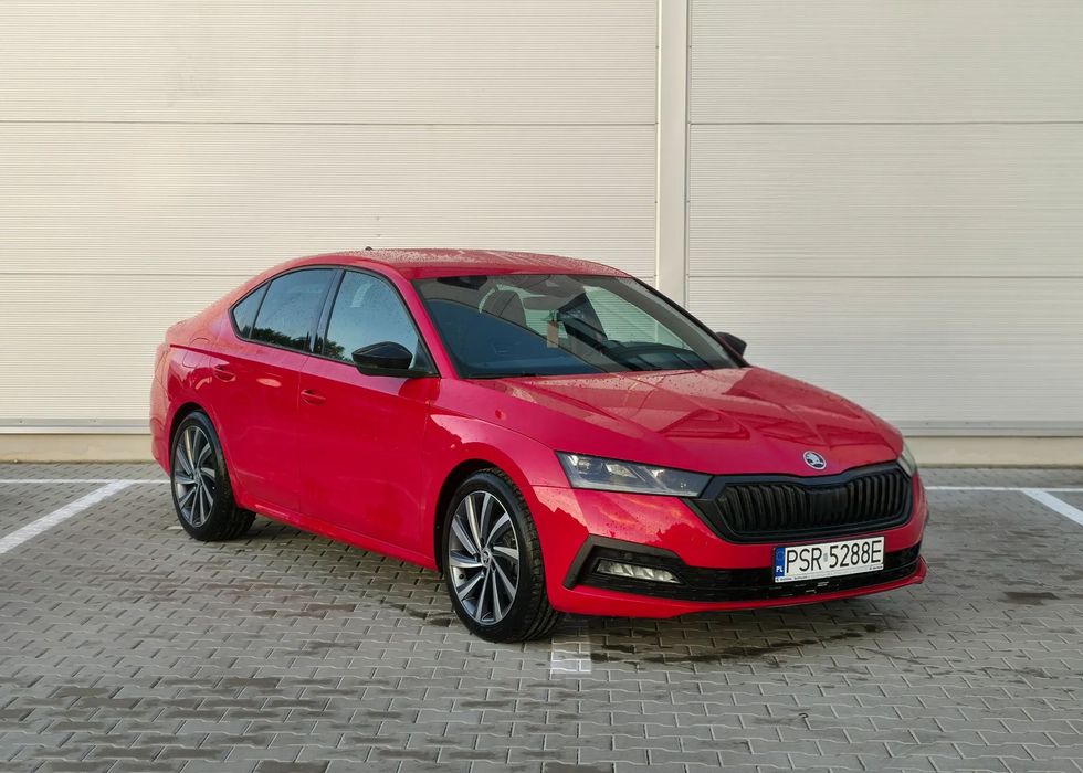 Skoda Octavia IV 4 benzyna 1.5 TSI mhev DSG Style+Dynamic Velvet Red jak NOWA