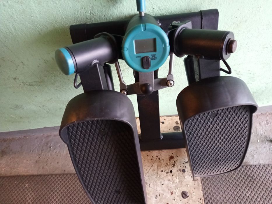 Trenażer stepper skrętny do nog