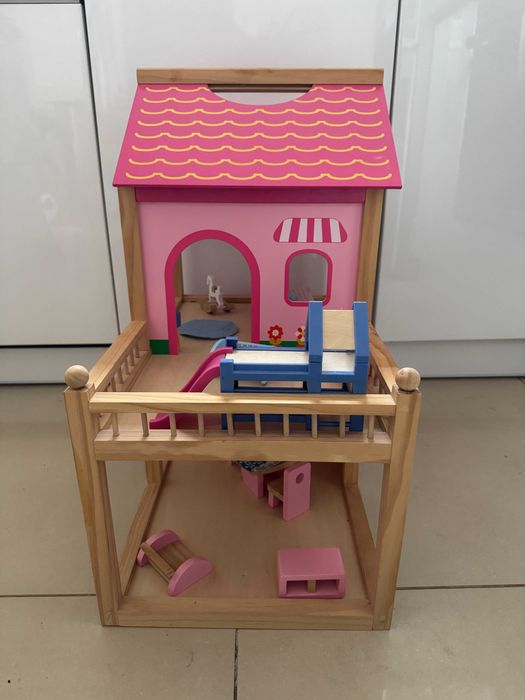 Drewniany domek dla mini lalek