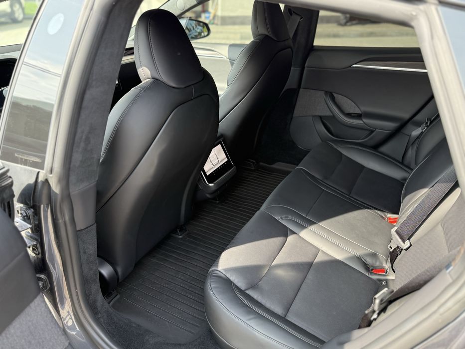 Tesla model s 2022 (тесла модел s 2022 року)