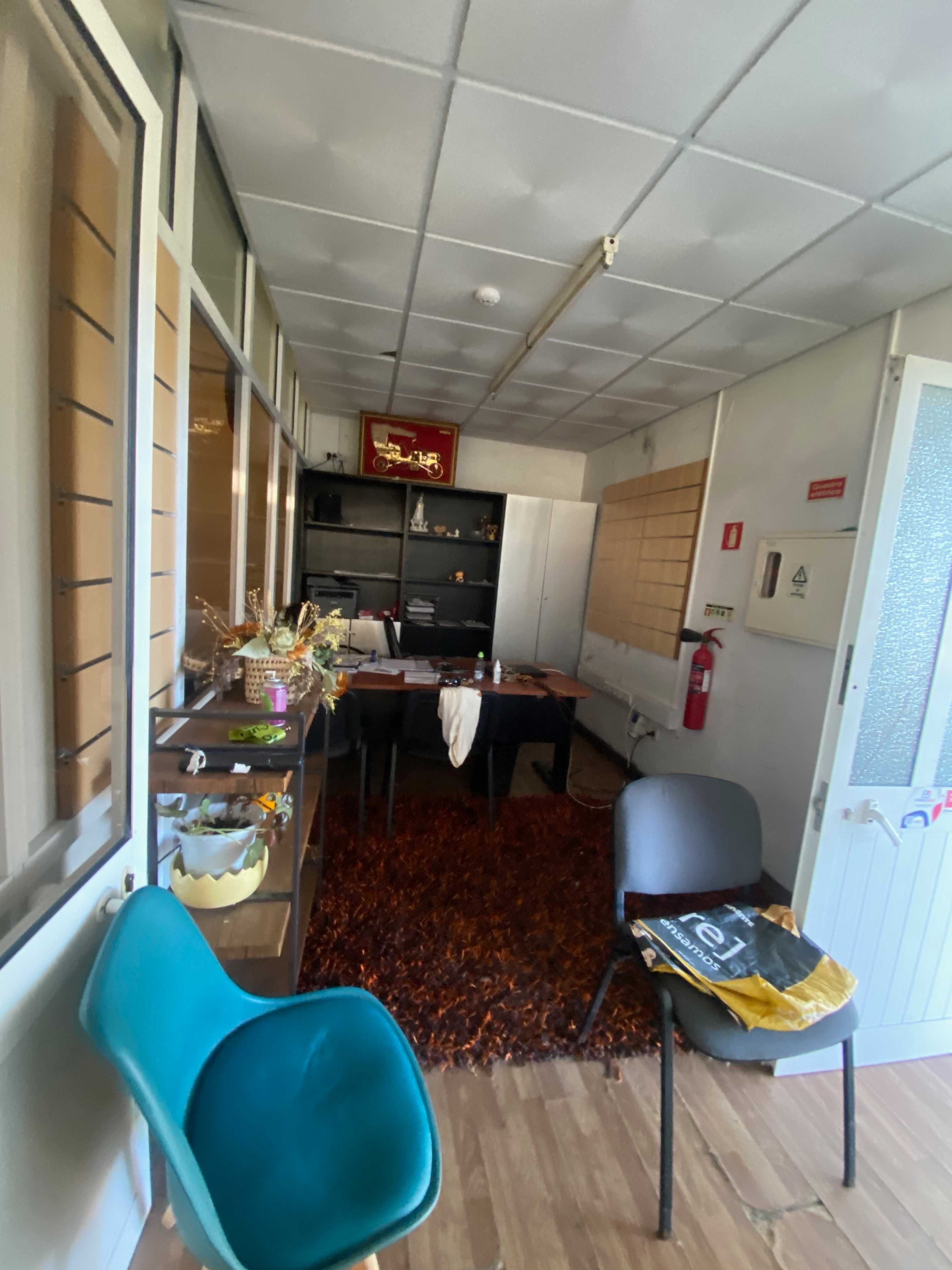 Aluguer de Pavilhão/Confeção - 274m2 ou fração de 135m2