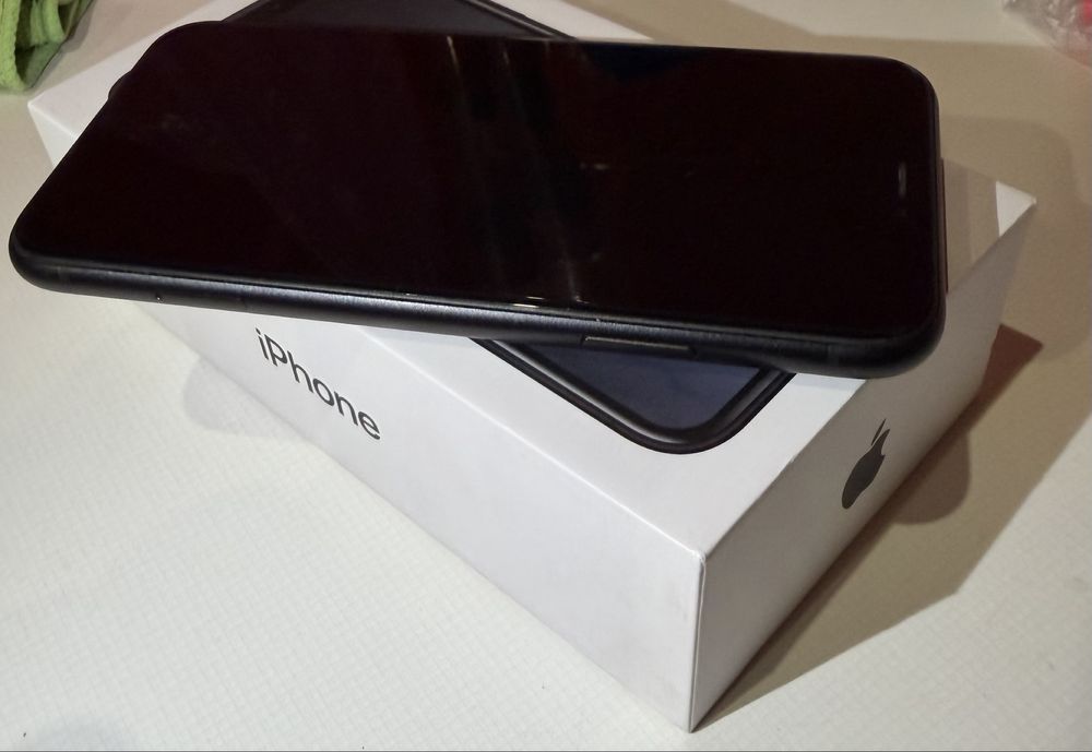 Продам iPhone Apple XR 128 Gb 79%