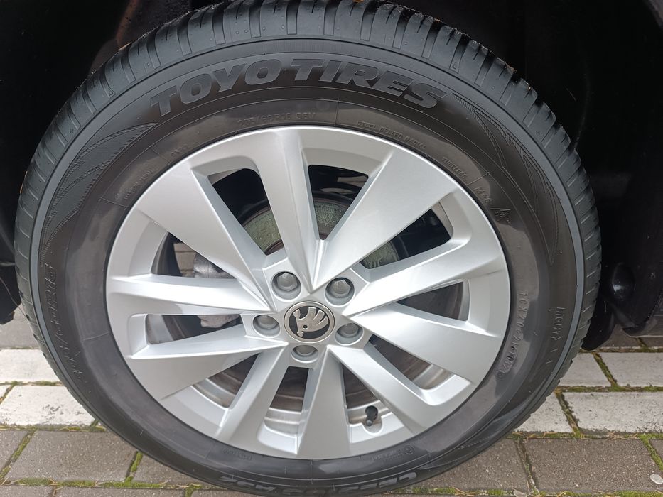 Opony całoroczne Toyo Celsius 205/55 R16 stan bardzo dobry, komplet