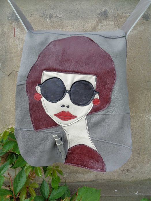 Artystyczna torebka skórzana z głową kobiety. Handmade