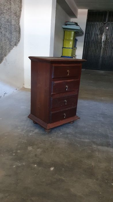 2 Mesas de cabeceira