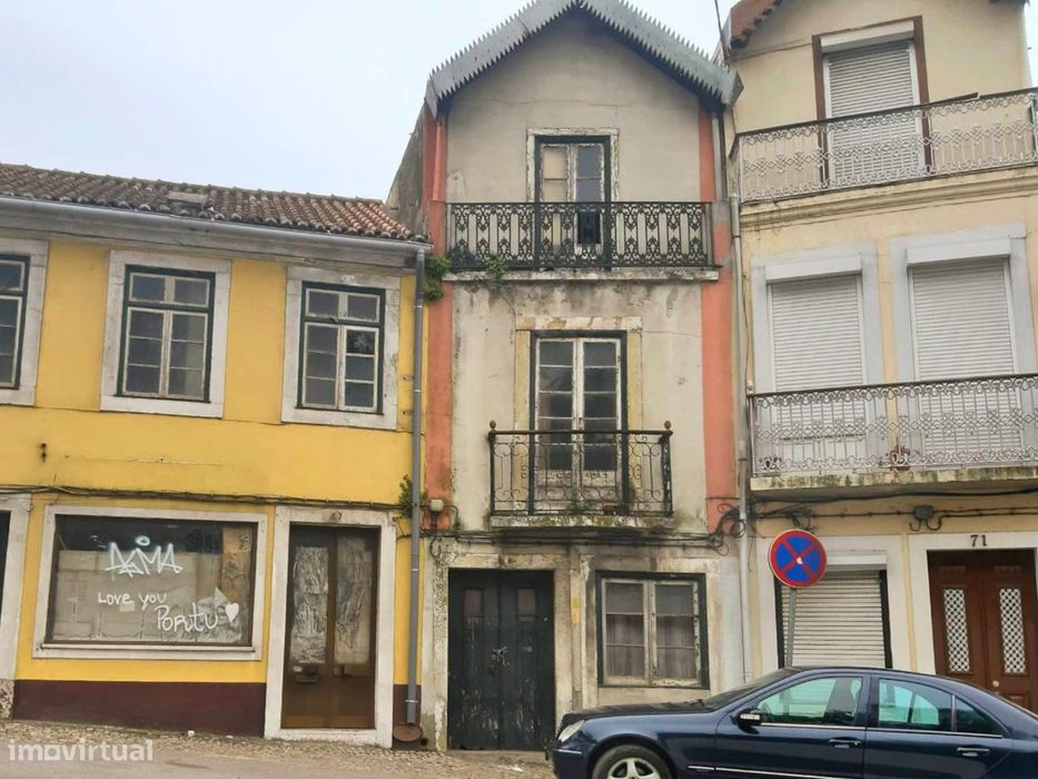 Prédio c/ Duas Frentes e Excelente Exposição Solar