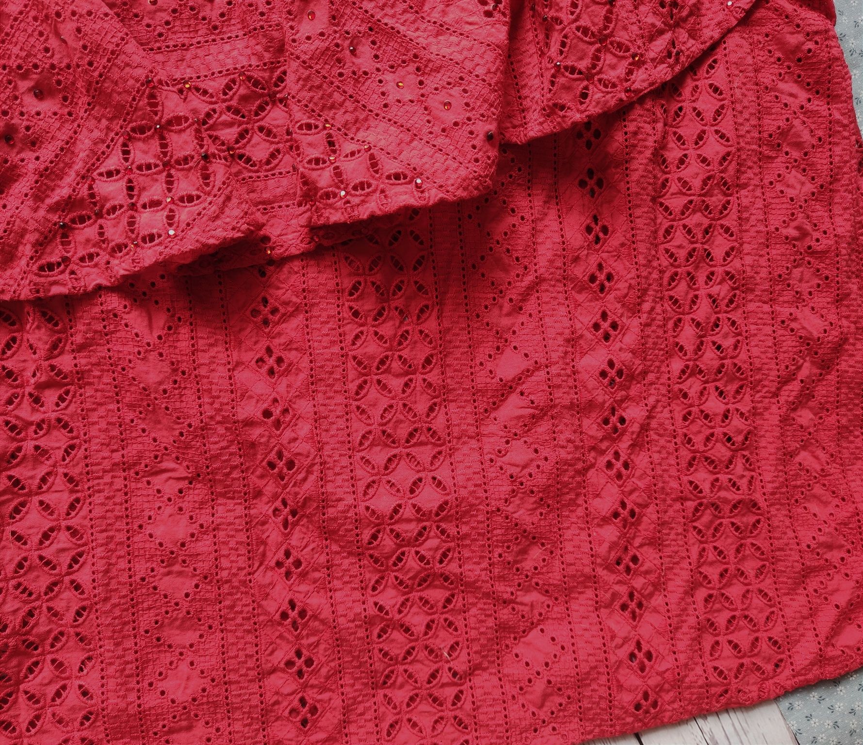 Bluzka na jedno ramię czerwona ażurowa haftowana bawełna hiszpanka