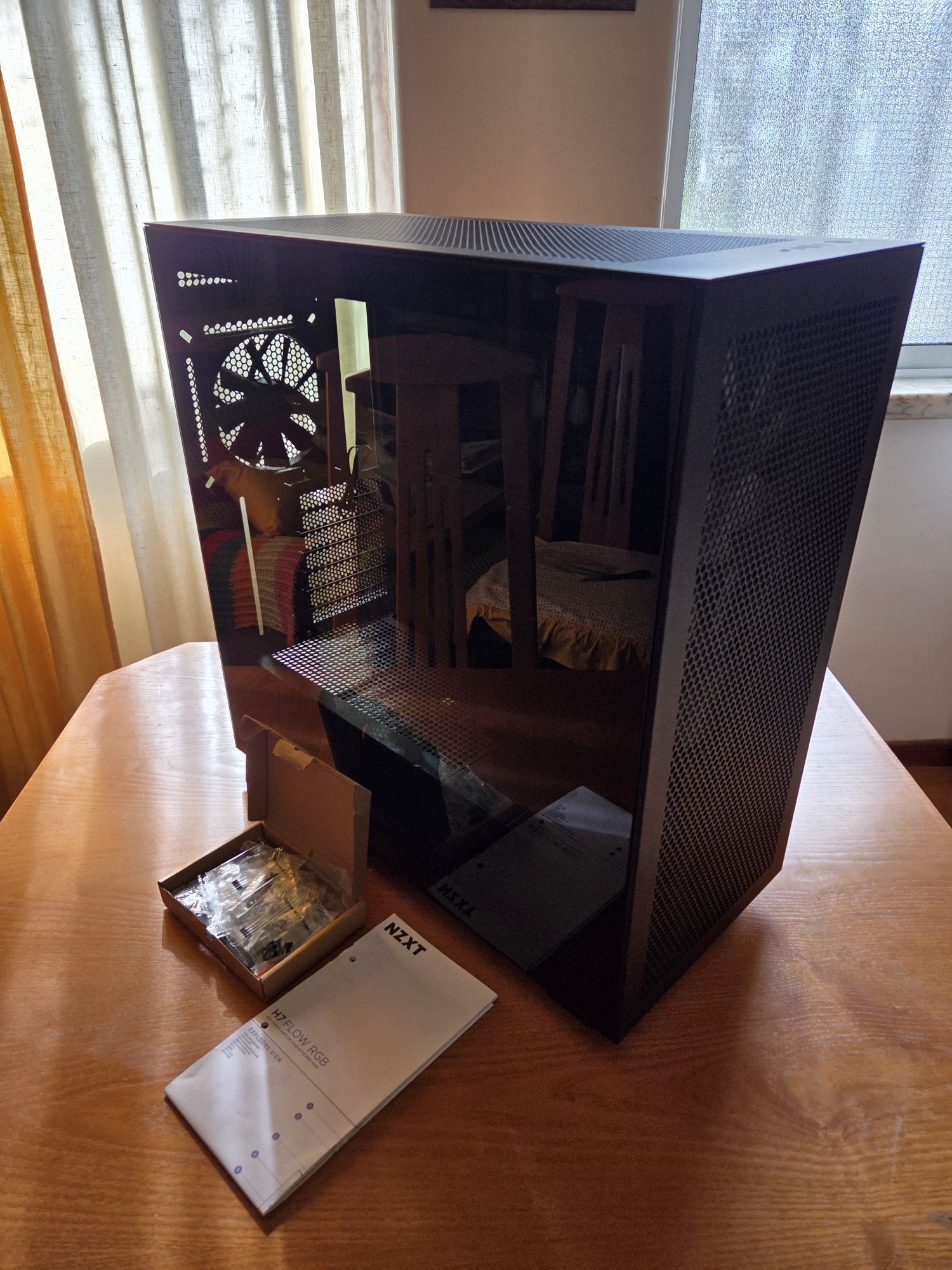 Caixa ATX marca NZXT mod. H7 Flow RGB preta vidro temperado