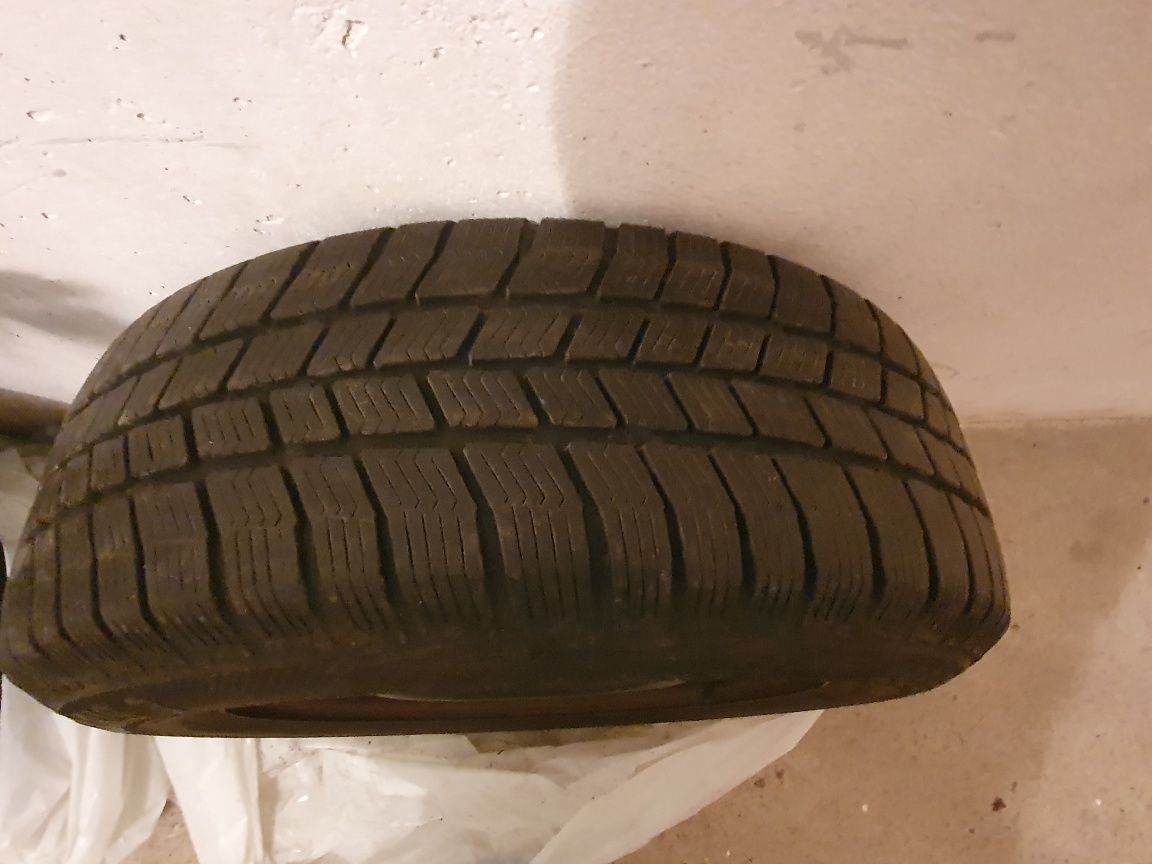 Opony zimowe 4 szt. 15" 195/65R15 + felgi, komplet