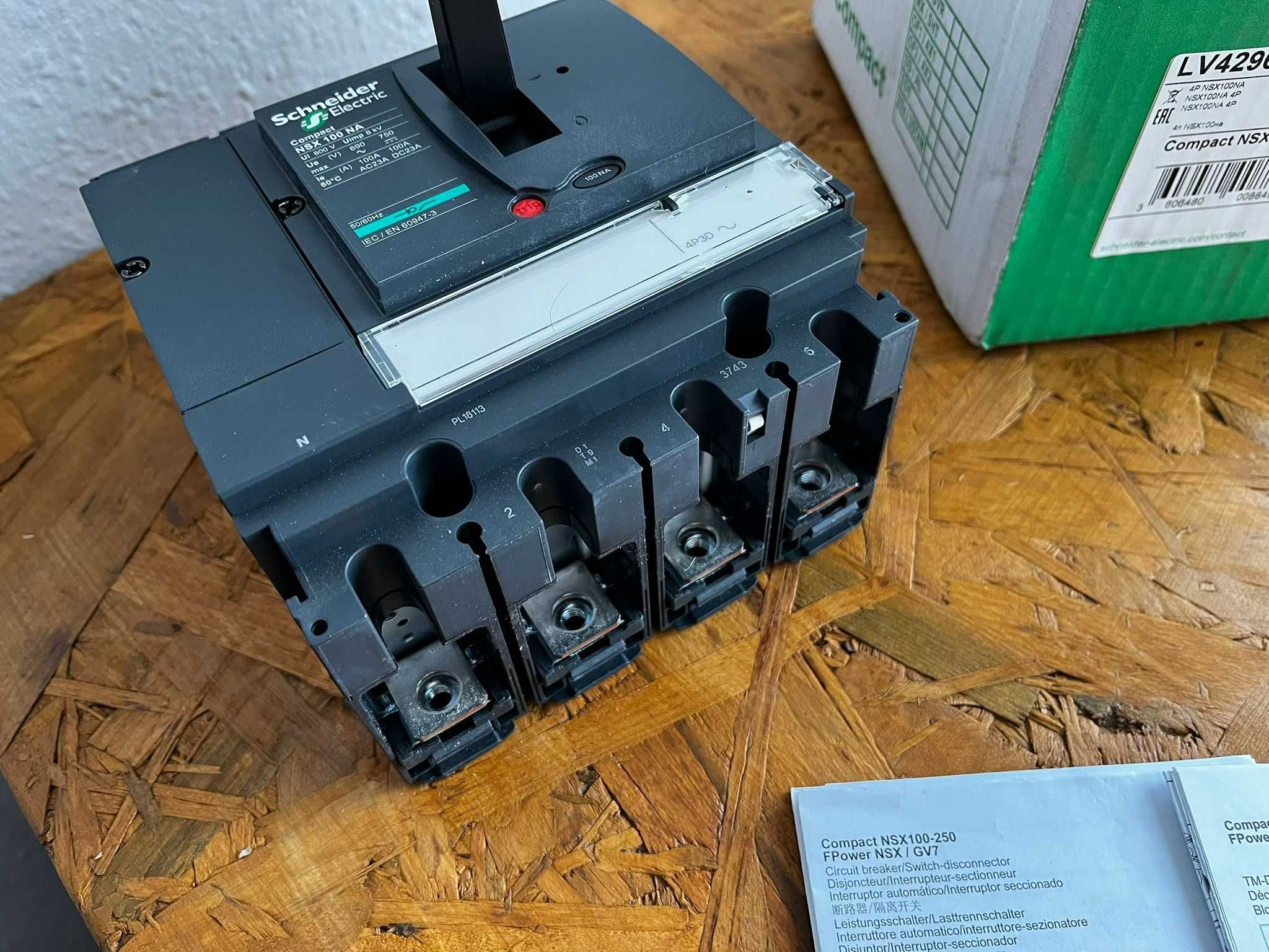 Rozłącznik kompaktowy NSX100NA 4P, 100A Schneider LV429639
