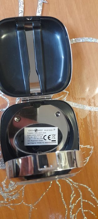 Дорожные часы с будильником