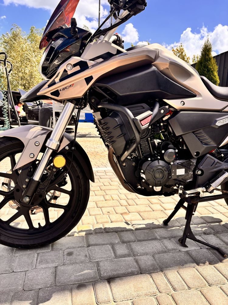 Мотоцилк Lifan KPT 200