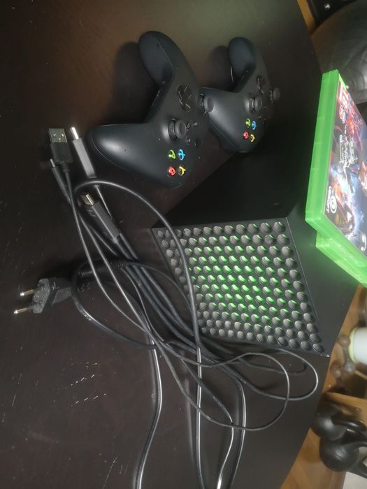 Xbox series X + 2 oryginalne pady