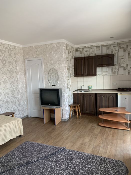 Сдам свою однокомнатную квартиру в студию, частный сектор Крыжановка