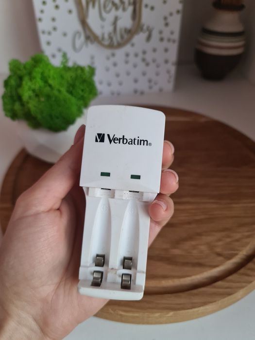 Зарядне для батарейок Verbatim49944