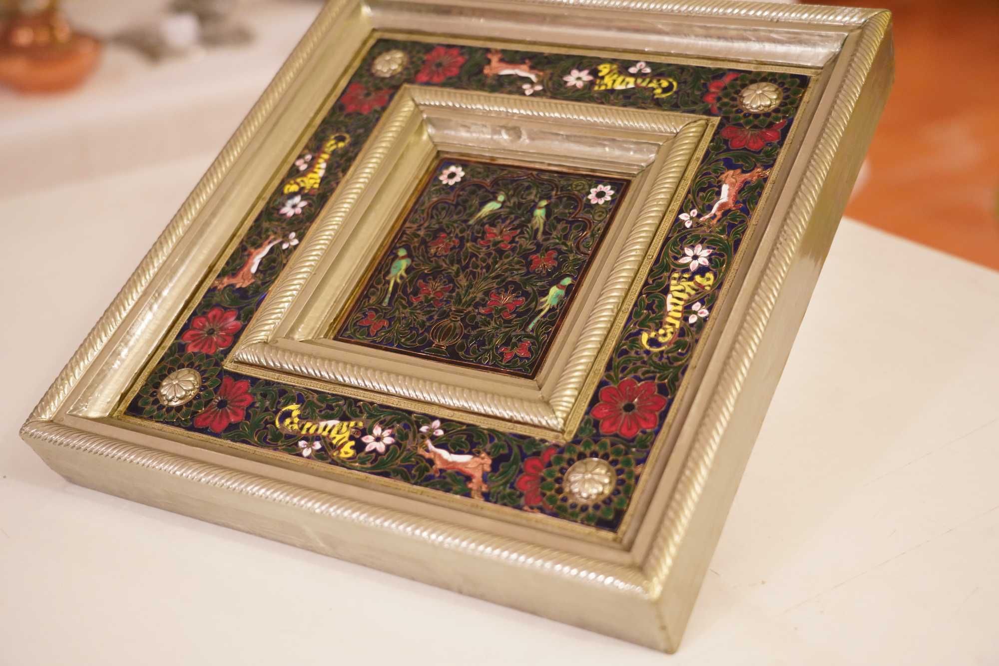 Quadro Relíquia com Moldura em Estanho