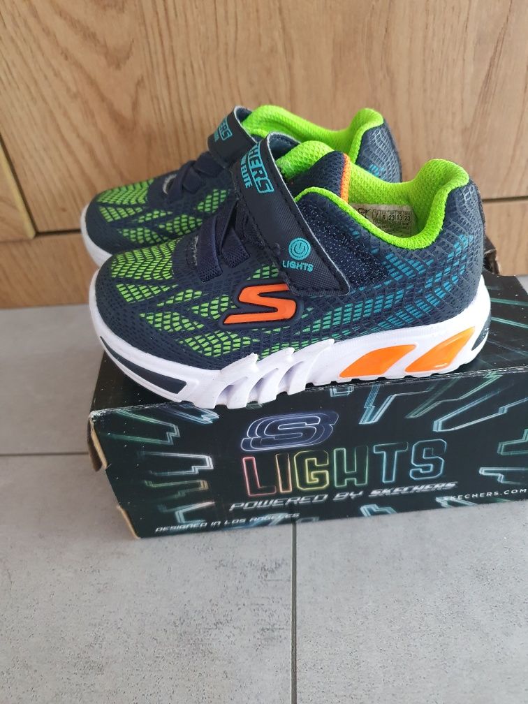 Świecące  buty Skechers r 23 ( 13cm)