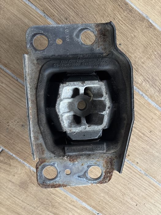 Łapa poduszka skrzyni Ford Galaxy Mk2 Mondeo Mk4 2.0TDCI