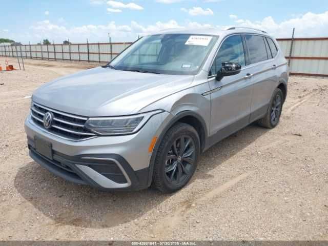 Volkswagen Tiguan 2.0T SE *
