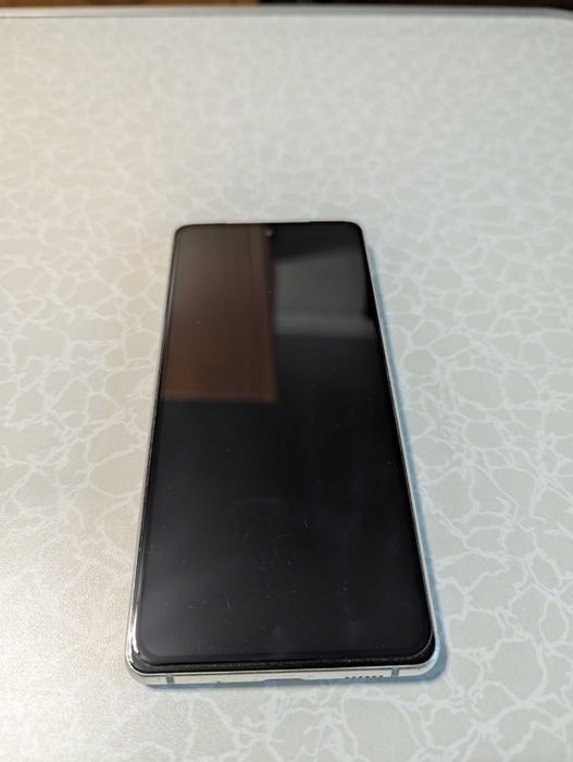 Продам Samsung S20 FE 6/128.