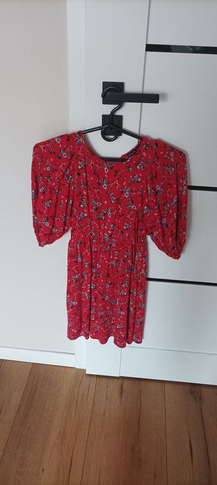 Sukienki czerwona 134 w kwiatki 140